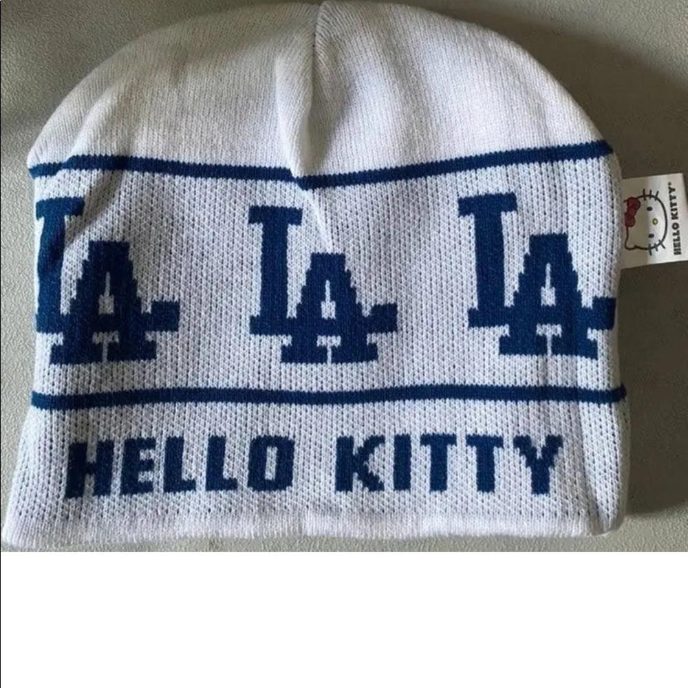 Hello Kitty Reservable  Dodger Bennie